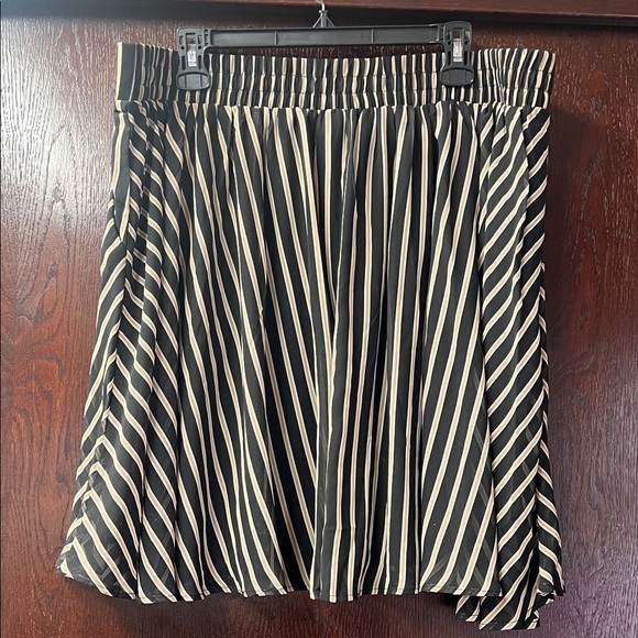 Torrid Mini Chiffon Circle Skirt - Picture 4 of 13